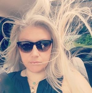 Meet your Posher, Caitlin